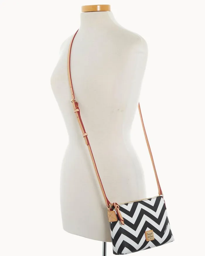 Crossbodies Women Dooney and Bourke Chevron Crossbody Pouchette Black Crossbodies Women Dooney and Bourke Chevron Crossbody Pouchette Black
