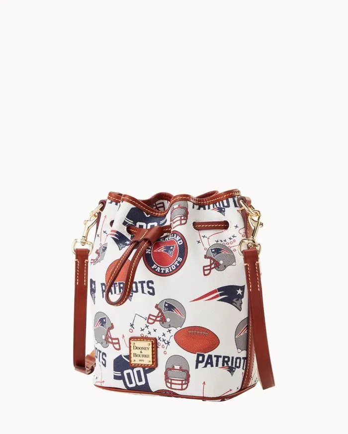 Crossbodies Women Dooney and Bourke NFL Patriots Small Drawstring Patriots Crossbodies Women Dooney and Bourke NFL Patriots Small Drawstring Patriots