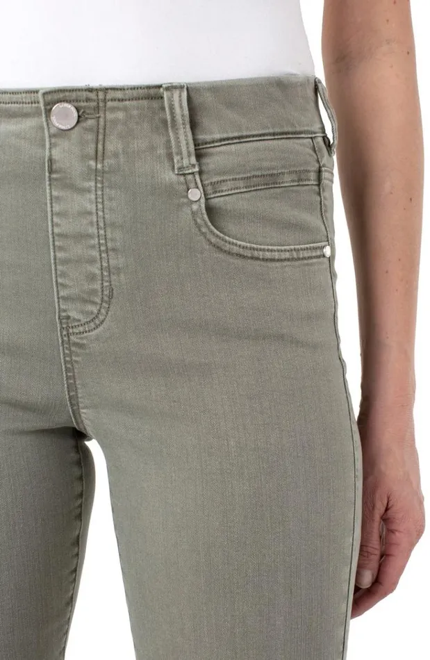 Shorts Women Liverpool Los Angeles Gia Glider Cruiser High Performance Denim Saguaro Palm