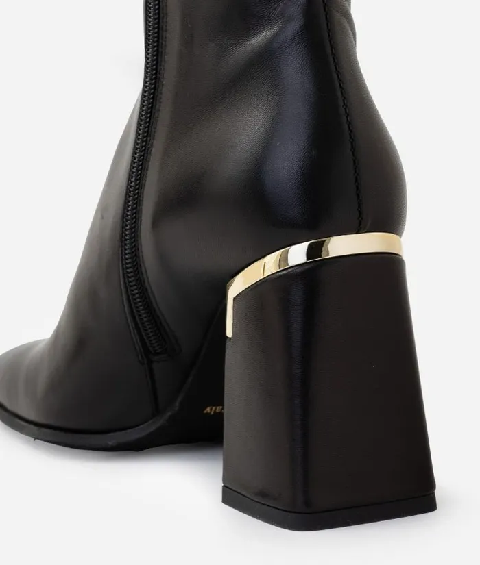 Smooth Leather Square Toe Ankle Boots Black Woman Alviero Martini Boots and Booties