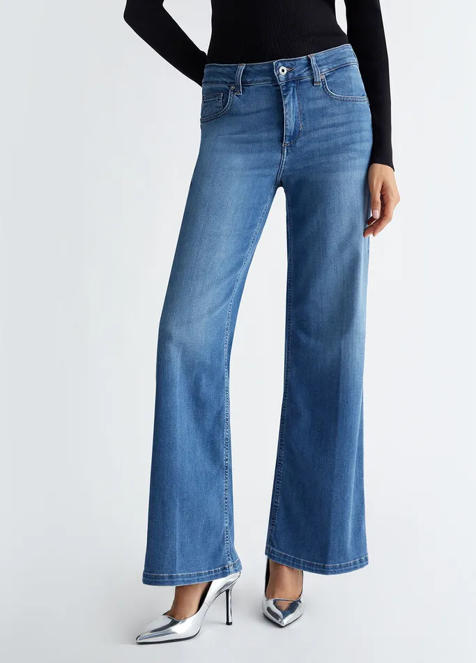 Women Liujo Jeans HighRise Flared Jeans Light Denim