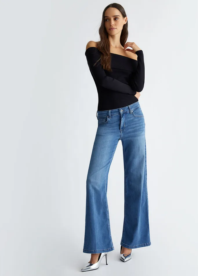 Women Liujo Jeans HighRise Flared Jeans Light Denim