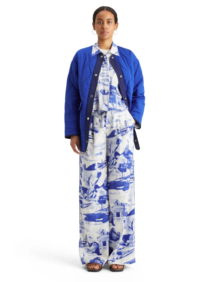 Women Oversized Onion Quilt Liner Jacket Electric Blue Scotch and Soda Jackets and Coats Women Oversized Onion Quilt Liner Jacket Electric Blue Scotch and Soda Jackets and Coats