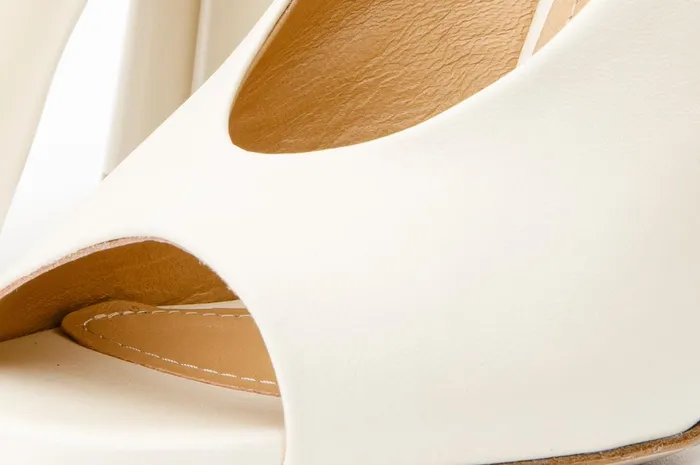 Women The Cimla Cream Leather Pumpkin Heel Sandal Vinci Leather Sandals