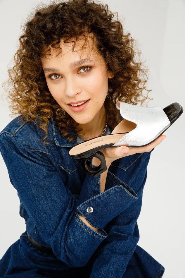 Women The Tory Silver Leather Sandal Vinci Leather Sandals
