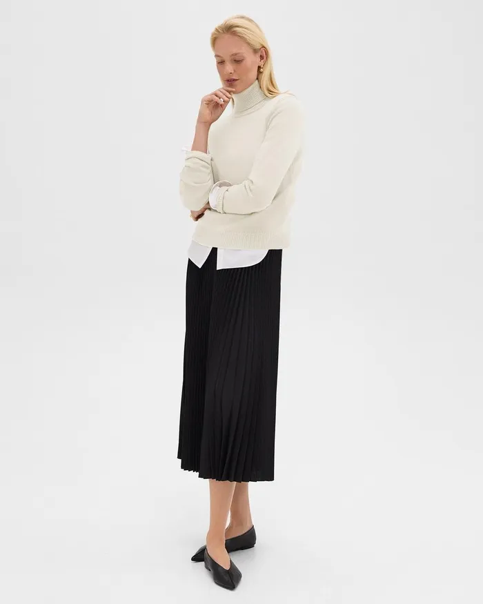 Women Theory Sweaters Cardigans Turtleneck Sweater In Cashmere Ivory